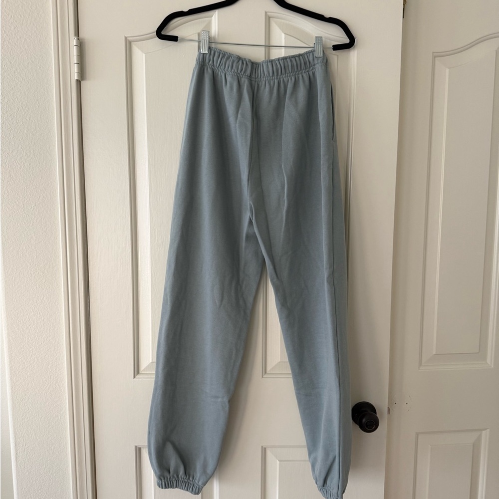 ALO Yoga Women’s Cosmic Gray Sweatpants - Picture 2 of 2